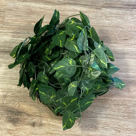 NWT 7 Piece Green Plants Vine Hanging Garland - Picture 5 of 6